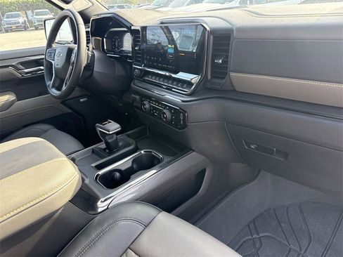 Used 2023 Chevrolet Silverado 1500 ZR2 image 27