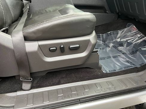 Used 2011 Ford F350 Lariat w/ FX4 4X4 Off-Road Pkg image 35