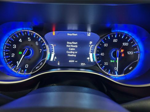 Used 2017 Chrysler Pacifica Limited FWD image 34