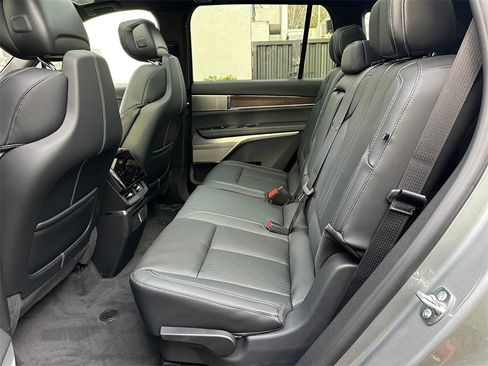 New 2026 Cadillac Vistiq Sport image 15