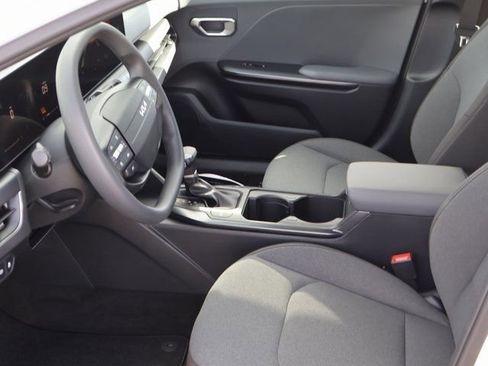 New 2025 Kia K4 LXS image 37