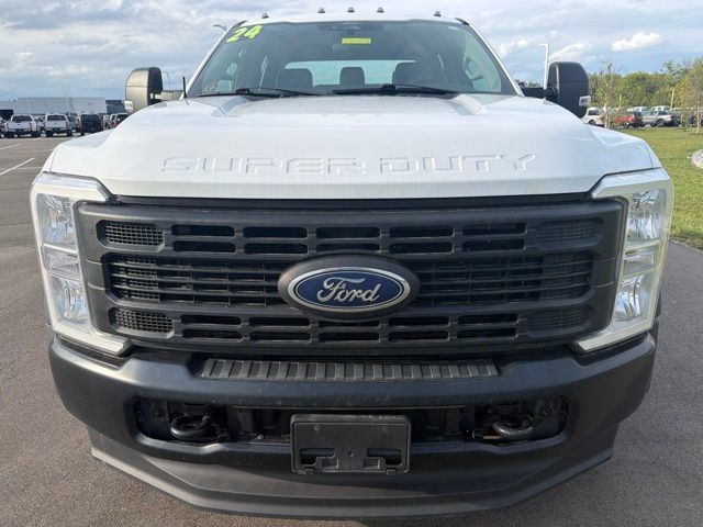 Used 2024 Ford F550 4x4 Crew Cab Super Duty image 3