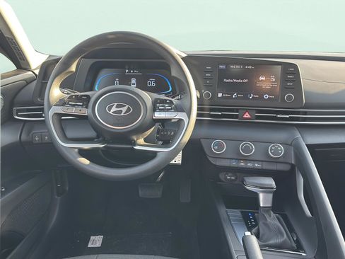 New 2026 Hyundai Elantra SE image 10