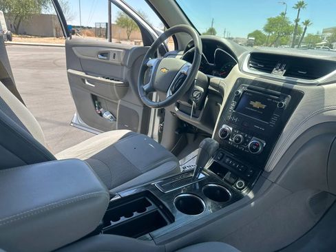 Used 2017 Chevrolet Traverse LT FWD image 20