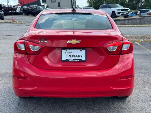 Used 2019 Chevrolet Cruze LS w/ LS Convenience Package FWD image 5