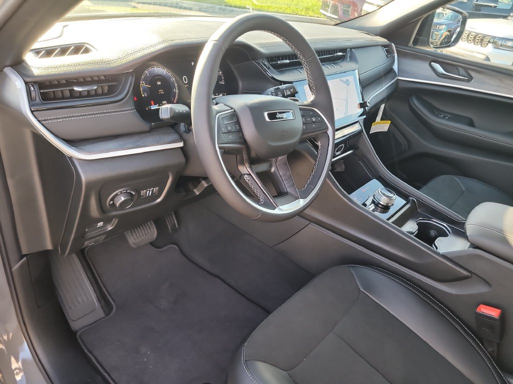 New 2027 Jeep Grand Cherokee Altitude AWD/4WD image 19