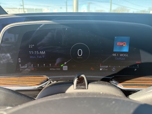 Certified 2024 Cadillac Escalade Premium Luxury w/ Performance Package image 15