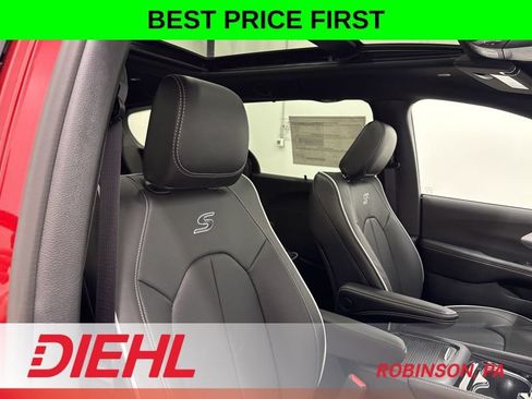New 2026 Chrysler Pacifica Limited w/ S Appearance Package AWD/4WD image 16