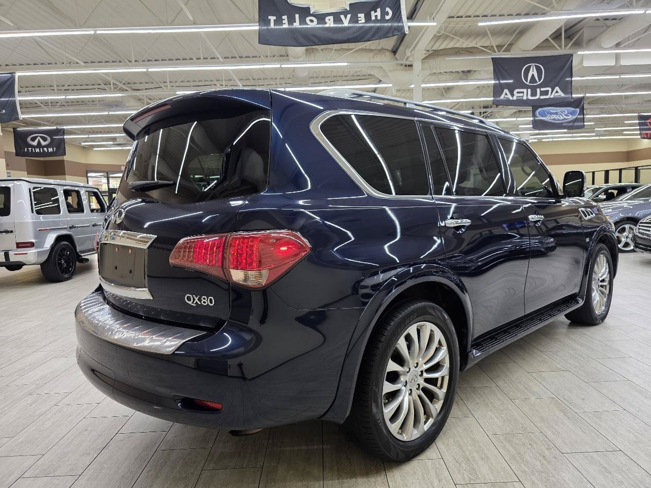Used 2015 INFINITI QX80 4WD w/ Deluxe Technology Package image 7