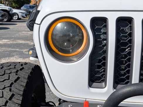 Used 2022 Jeep Gladiator Mojave w/ Trailer Tow Package AWD/4WD image 9