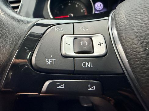 Used 2018 Volkswagen Tiguan SEL w/ 3rd Row Seat Package AWD/4WD image 35