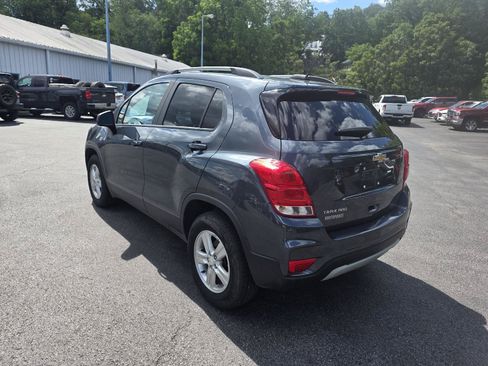 Used 2022 Chevrolet Trax LT w/ LT Convenience Package AWD/4WD image 5