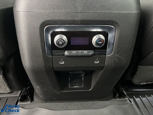 Used 2023 GMC Yukon XL SLT image 27