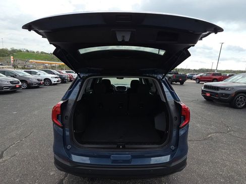 Used 2024 GMC Terrain SLE image 31