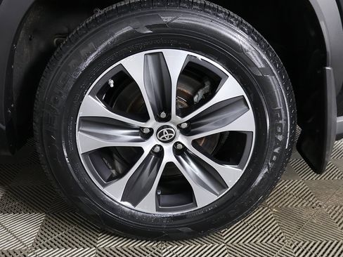 Used 2022 Toyota Highlander XLE image 23