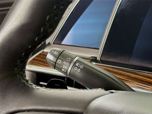 Used 2024 Cadillac Escalade ESV Premium Luxury image 4