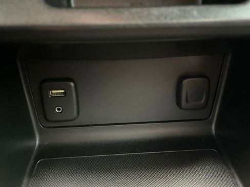 Used 2015 GMC Canyon SLT image 24