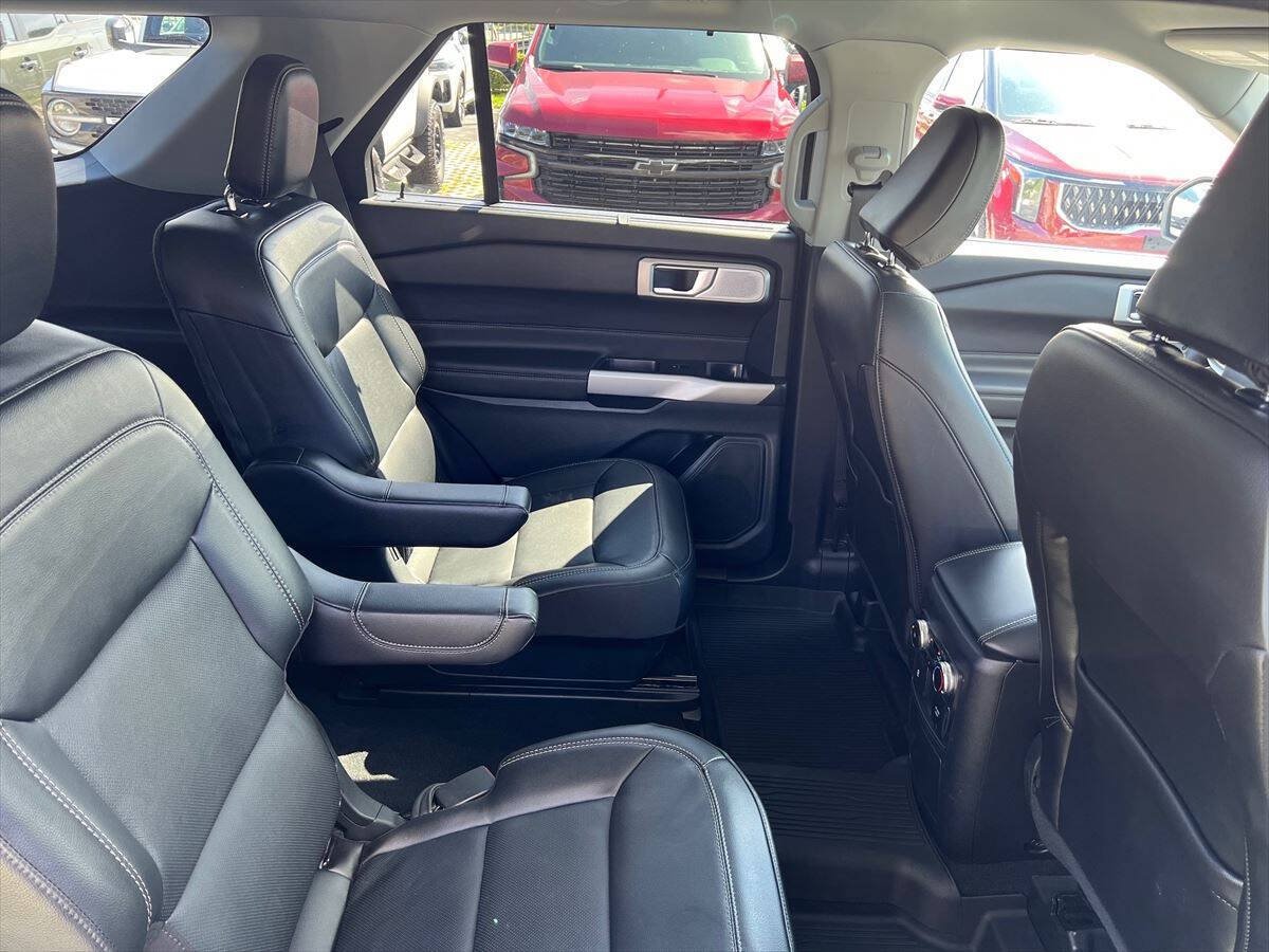 Used 2024 Ford Explorer Limited w/ Limited Technology Package AWD/4WD image 9