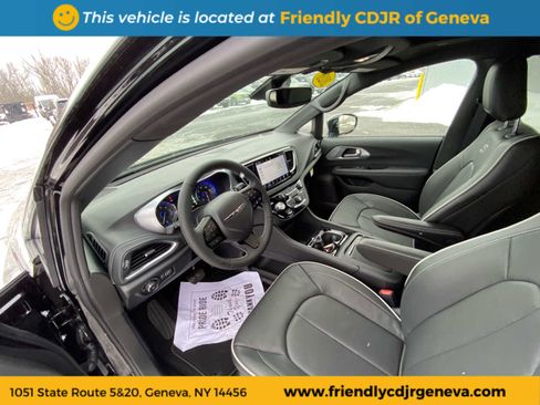 New 2026 Chrysler Pacifica Limited w/ S Appearance Package image 14