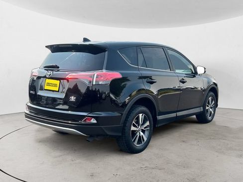 Used 2017 Toyota RAV4 XLE w/ Carpet Mat Package AWD/4WD image 5