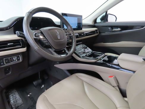 Used 2022 Lincoln Nautilus FWD w/ Premium Package image 8