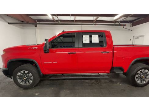 Used 2025 Chevrolet Silverado 2500 Custom w/ Custom Value Package image 5