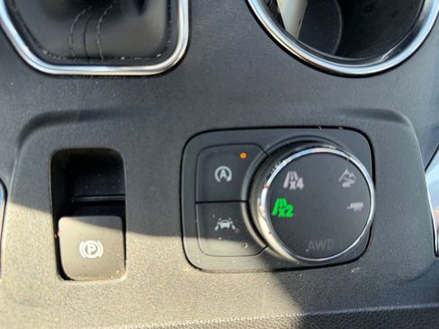 Used 2023 Chevrolet Traverse Premier AWD/4WD image 18