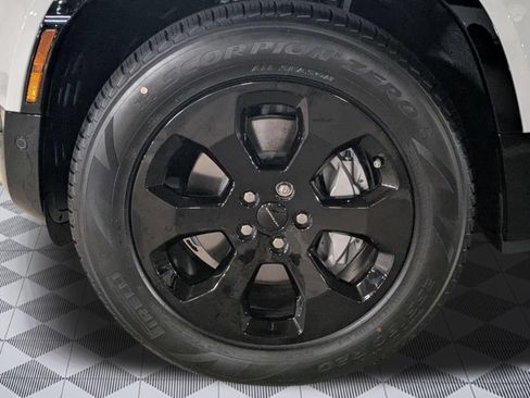 New 2026 Land Rover Defender 110 X-Dynamic SE AWD/4WD image 9