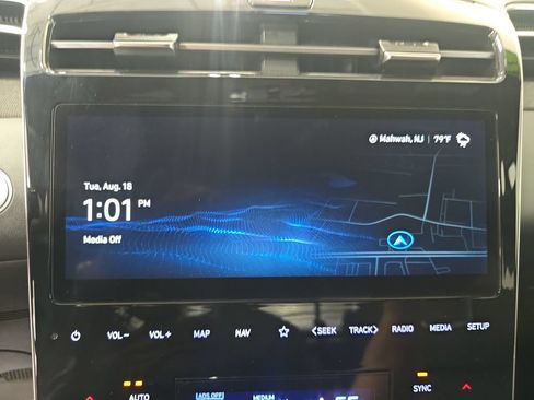 Certified 2024 Hyundai Santa Cruz Limited AWD/4WD image 19
