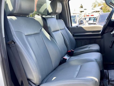 Used 2014 Ford F550 2WD Regular Cab Super Duty image 25