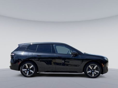 Used 2024 BMW iX xDrive50 w/ Premium Package AWD/4WD image 9
