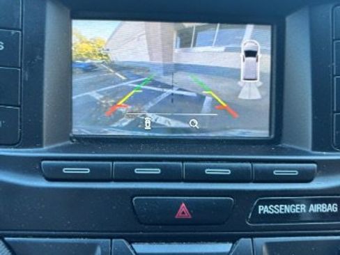 Used 2017 Ford Explorer XLT image 22