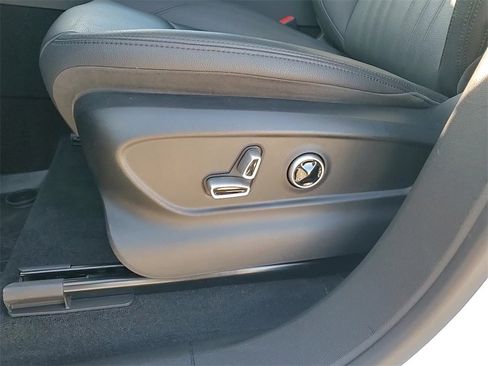 Certified 2023 Maserati Grecale Modena image 11