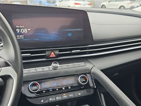 Used 2025 Hyundai Elantra Limited FWD image 24