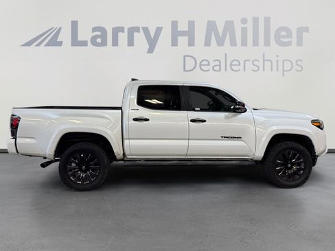 Used 2021 Toyota Tacoma Limited w/ Nightshade Package AWD/4WD image 6