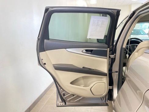 Used 2020 Lincoln Nautilus Premier w/ Equipment Group 101A AWD/4WD image 9
