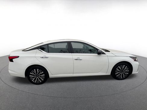 Used 2025 Nissan Altima 2.5 SV image 16