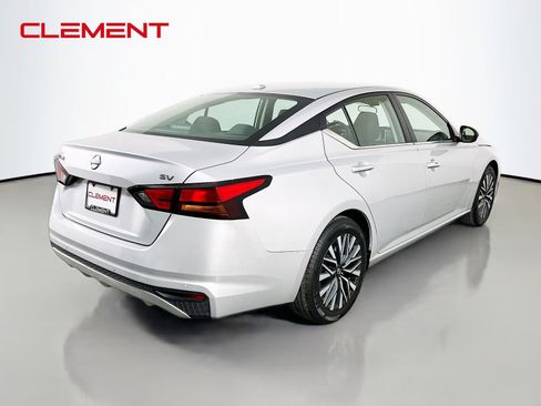 Used 2024 Nissan Altima 2.5 SV image 7