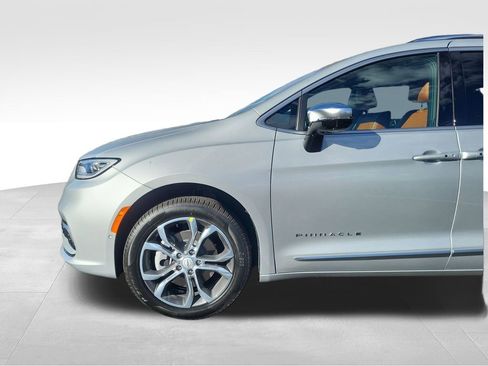 New 2026 Chrysler Pacifica Pinnacle w/ Trailer Tow Group image 9