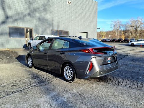 Used 2021 Toyota Prius Prime LE image 4