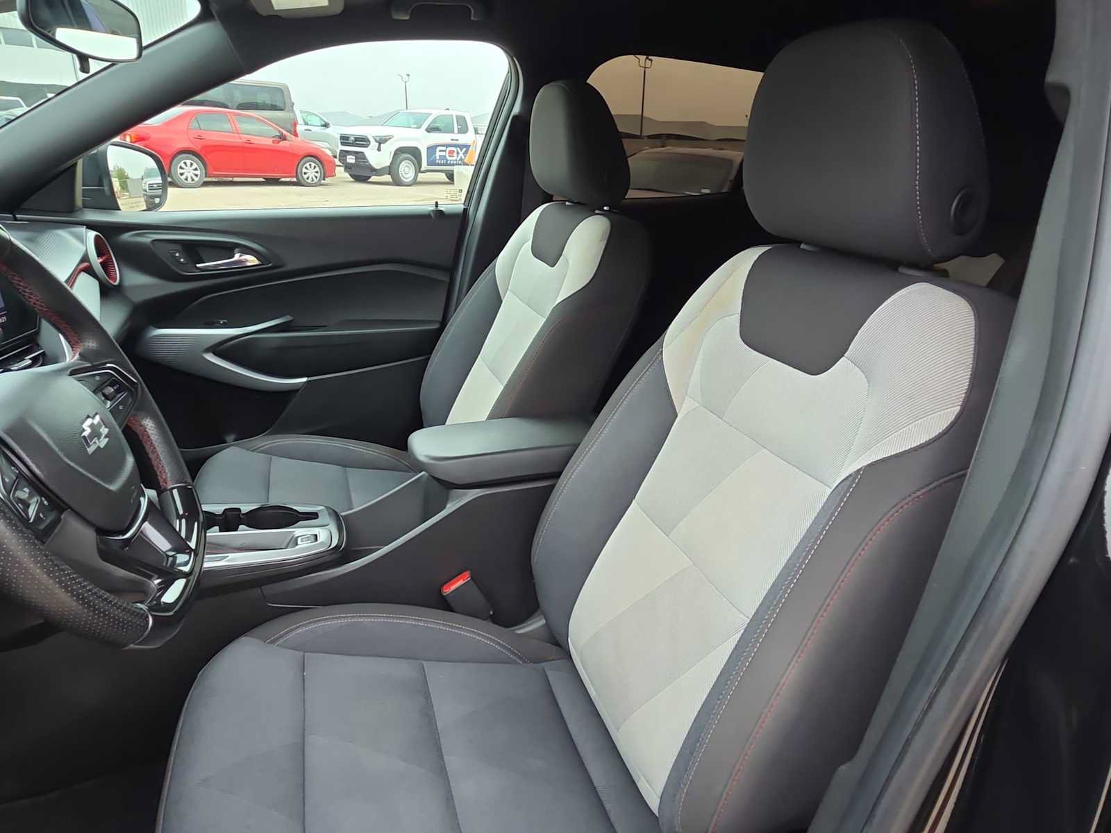 Used 2024 Chevrolet Trax RS FWD image 15