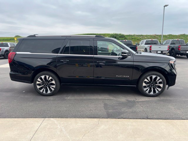 Used 2025 Ford Expedition Max Platinum w/ Driver's Package AWD/4WD image 4