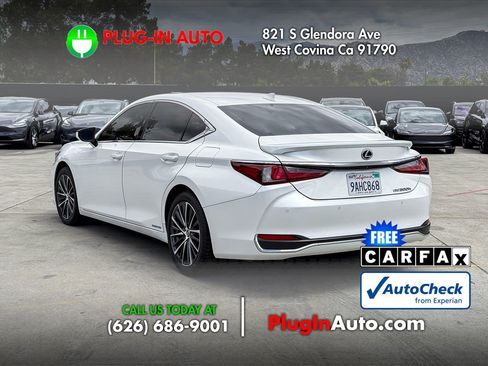 Used 2022 Lexus ES 300h w/ Premium Package FWD image 2