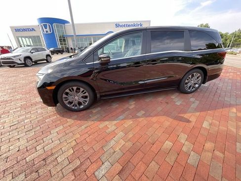 Used 2025 Honda Odyssey Touring image 8