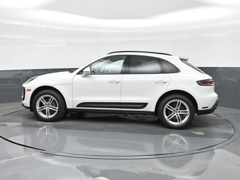 Certified 2023 Porsche Macan AWD/4WD image 2