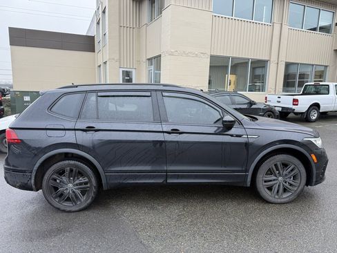 Used 2022 Volkswagen Tiguan SE R-Line image 2