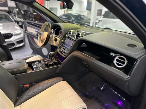 Used 2018 Bentley Bentayga image 39