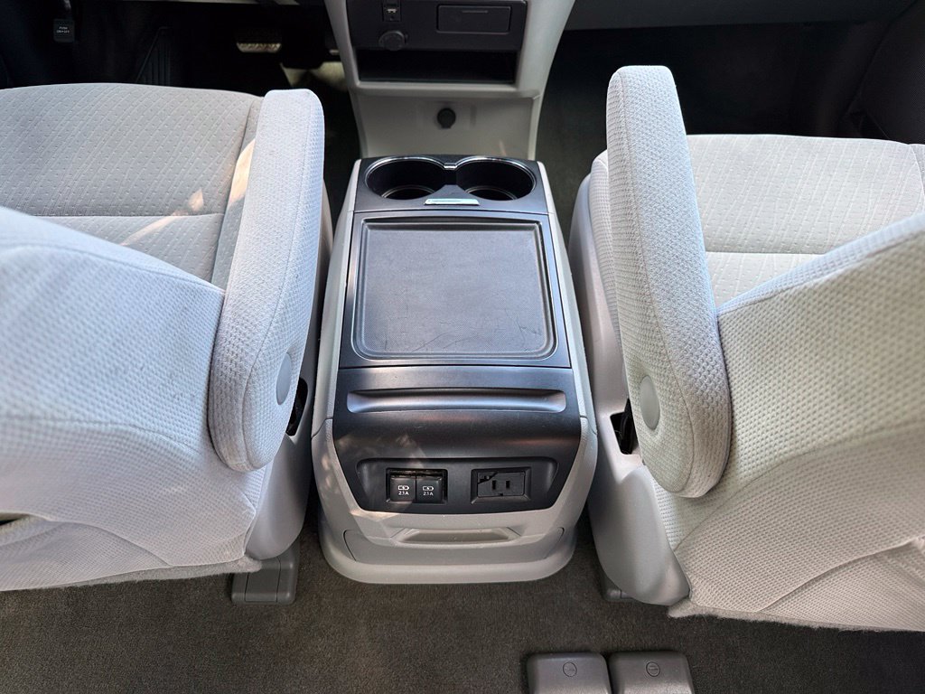 Used 2018 Toyota Sienna LE FWD image 33