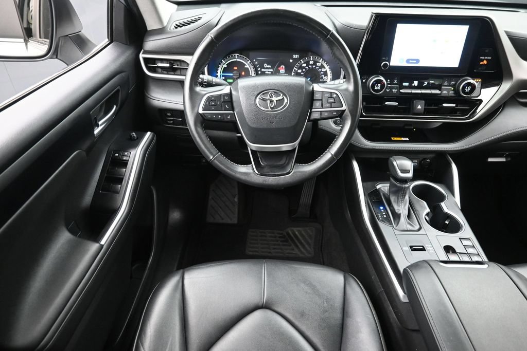 Used 2023 Toyota Highlander XLE AWD/4WD image 15