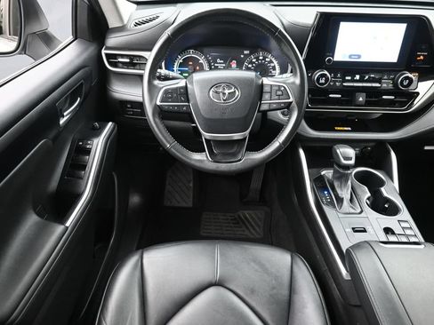 Used 2023 Toyota Highlander XLE AWD/4WD image 15